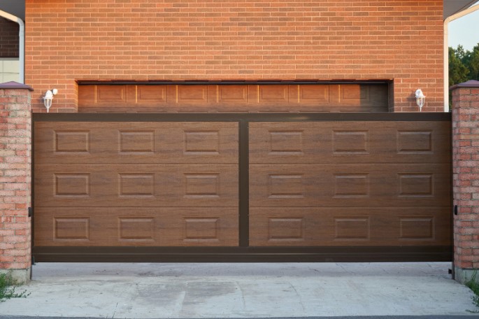 влияние ворот на внешний вид дома