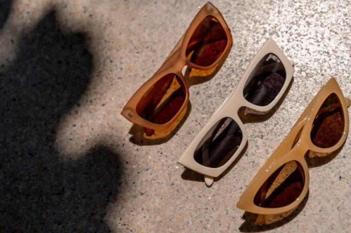 Как выгодно купить солнцезащитные очки оптом: советы и рекомендации