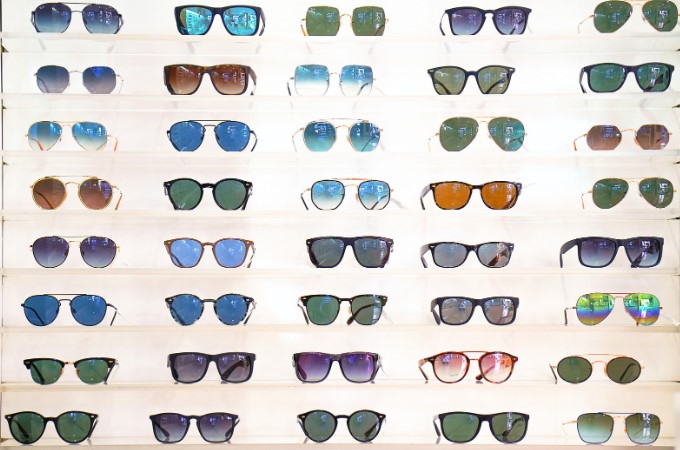 Какие бренды солнцезащитных очков наиболее популярны у оптовых покупателей