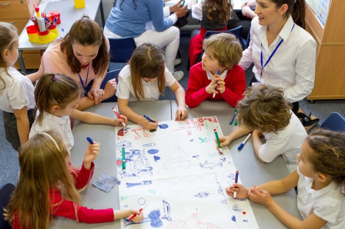 Як відрізняється навчання у приватних та державних школах